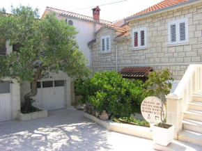 Apartments with a parking space Postira, Brac - 11494, Postira